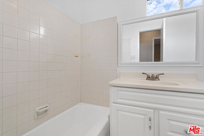 Building Photo - 5961 Chula Vista Way