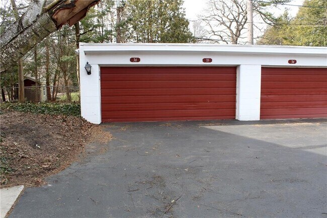 Building Photo - 2640 Highland Ave