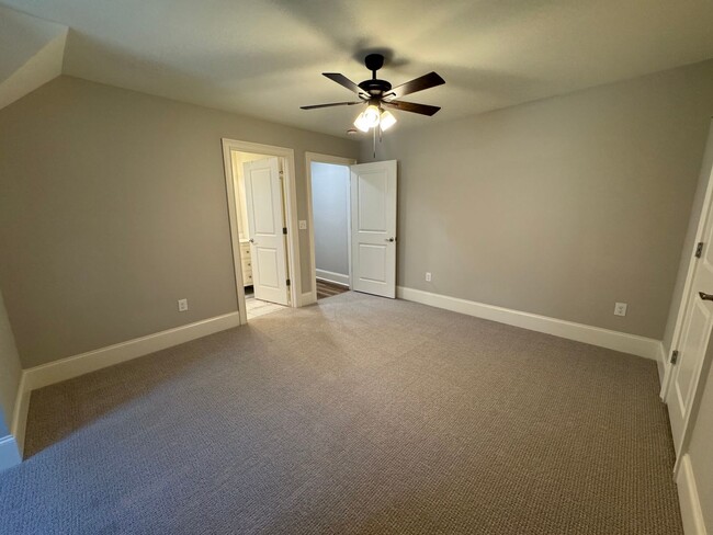 Building Photo - Grandeur Brick 4/3.5 with Bonus Room in The Oaks at Collinwood- $3,295