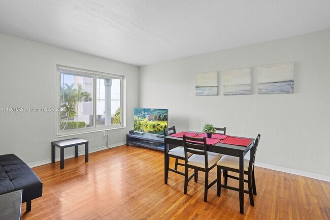 Building Photo - 8100 Crespi Blvd