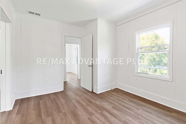 Building Photo - Apartment In Blackstone