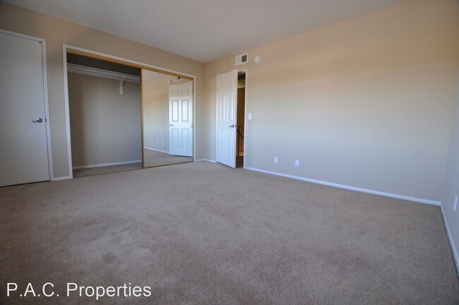 Building Photo - 2 br, 1.5 bath Apartment - 5340 Whitsett A...