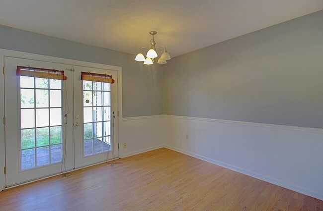 Building Photo - 1100-113A Pineland Ave