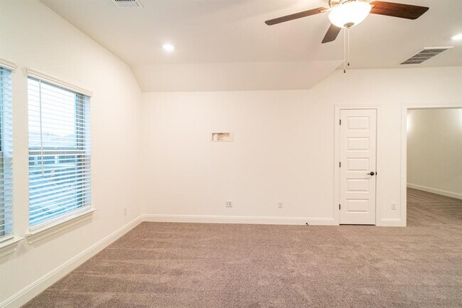 Building Photo - 3501 Jaulan St