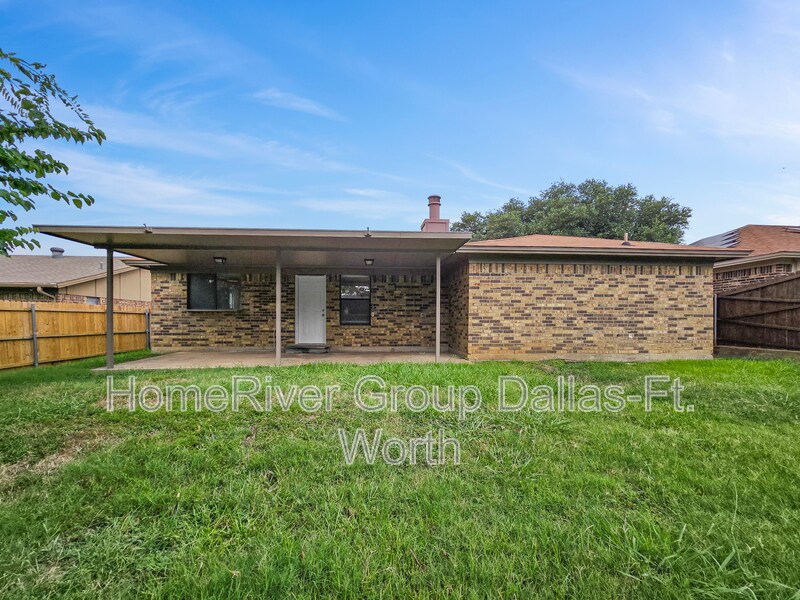 Building Photo - 6636 Valley View Dr