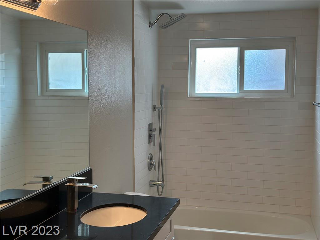 Building Photo - 2753 Talbot St