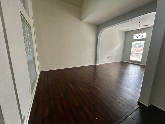Building Photo - Spacious Home in BISD