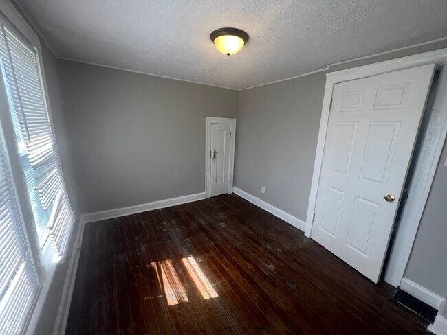 Building Photo - 4919 Orion Ave