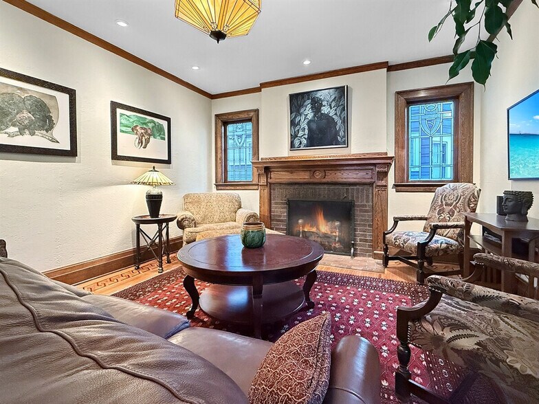 Building Photo - 410 Wellington Ave