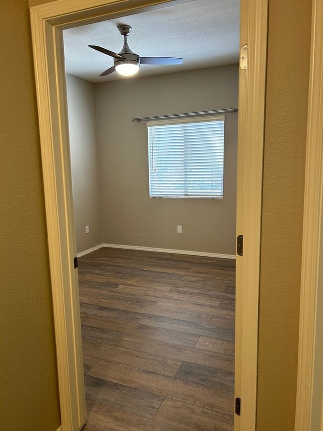 Building Photo - Charming Condo | 2 Bed / 2 Bath | Garage |...