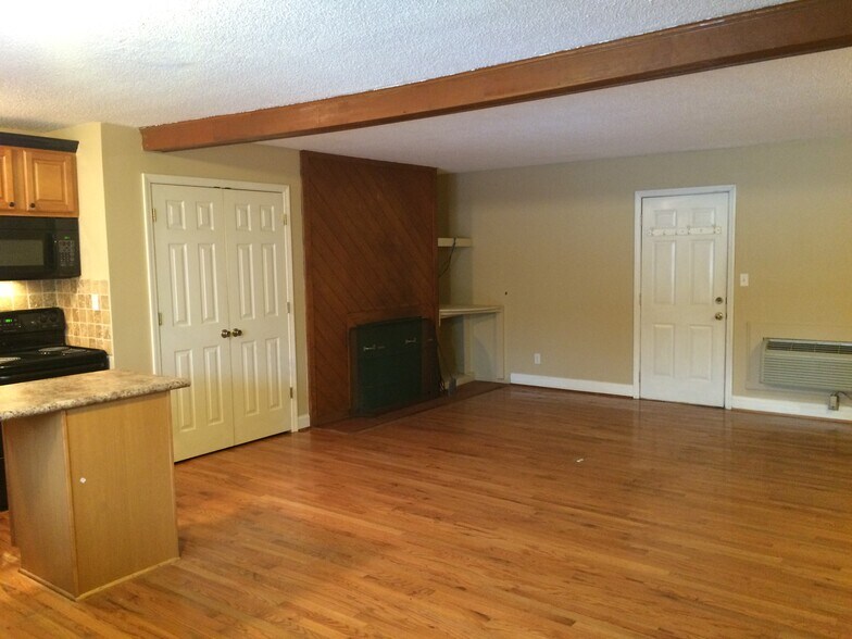 Building Photo - 1443 Fernwood Glendale Rd