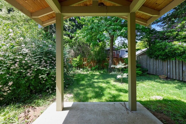 Building Photo - MOVE IN READY NOW! Stylish One-Bedroom A/C...