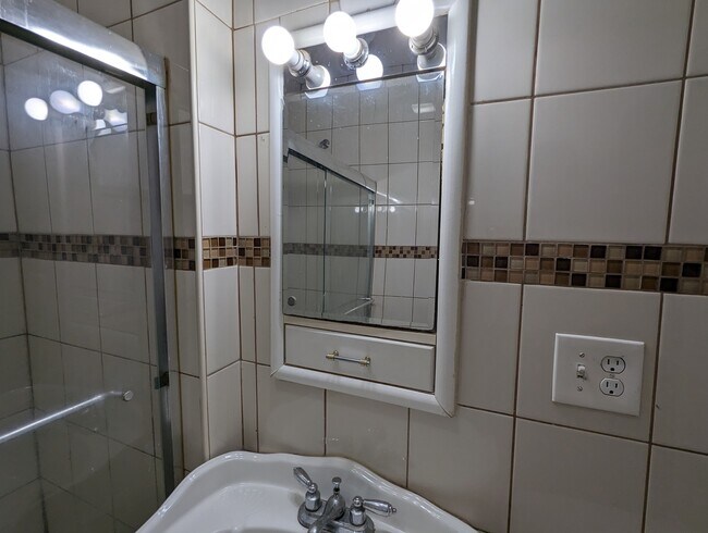 Building Photo - 5029 N Harding Ave