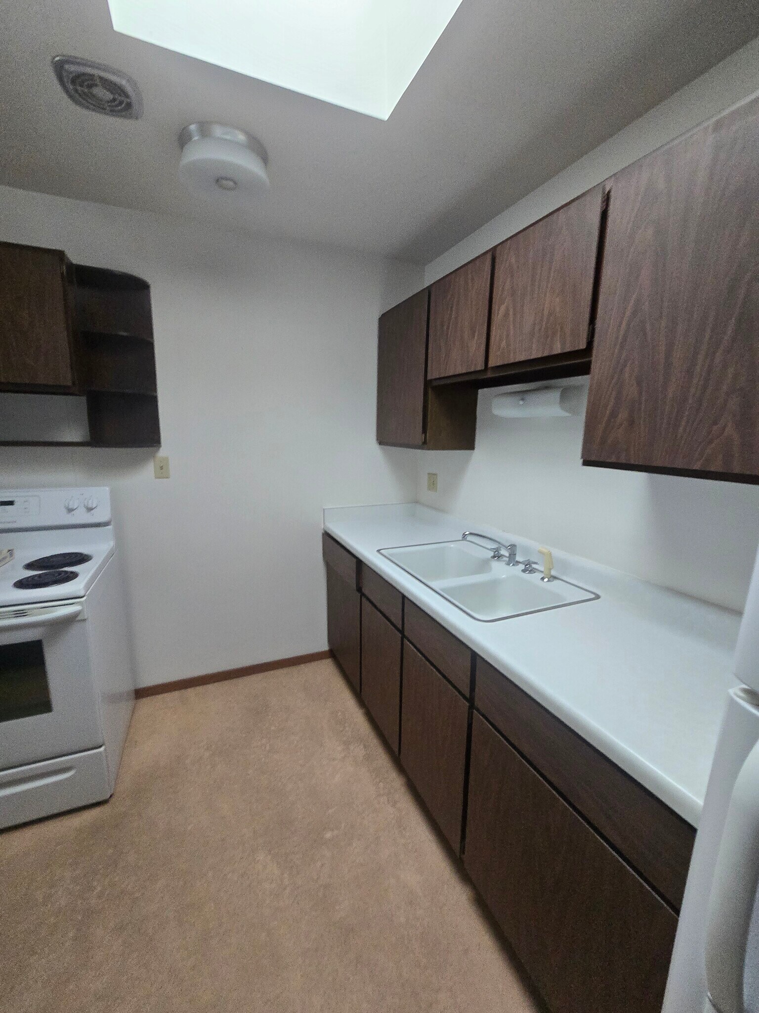 Building Photo - 916 Mayflower Ave