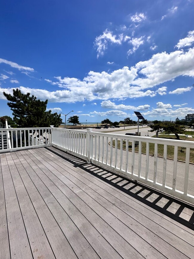 Building Photo - Pinewell By The Bay-4 Bedroom 3.5 Bath