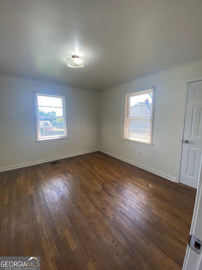 Building Photo - 297 Macon Ave