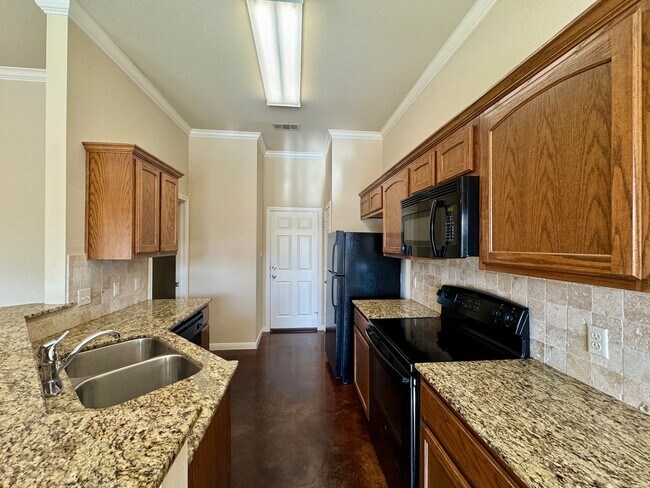 Building Photo - 3BR / 2BA Duplex in Hewitt, Texas | Midway ISD