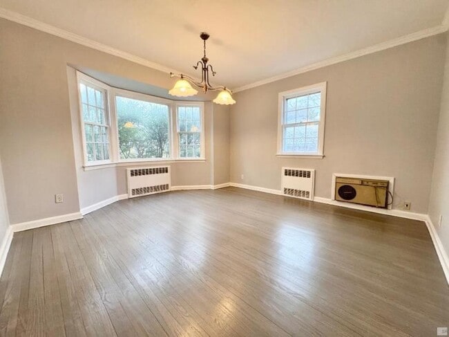Building Photo - 4 bedroom in HOLLIS NY 11423