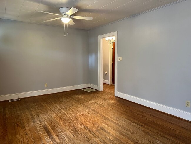 Building Photo - FOR RENT - Terrific location, great price....near everything!