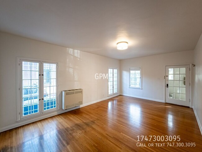 Building Photo - Spacious Hollywood Gem: Stylish 1-Bedroom ...