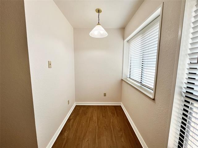 Building Photo - 6105 Paradise Dr