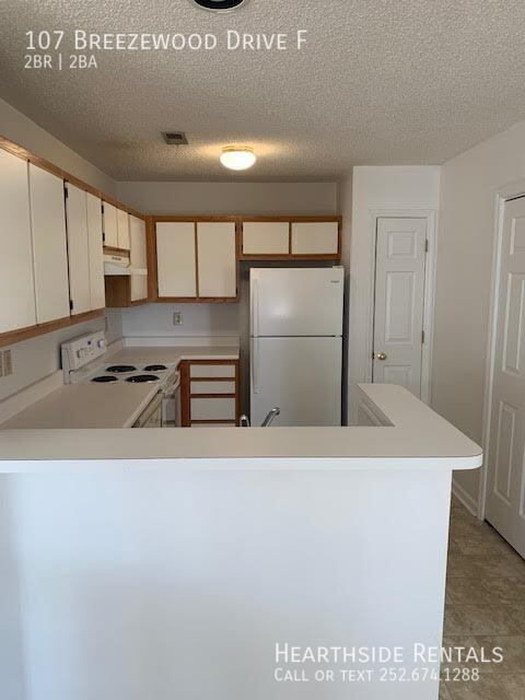 Building Photo - 107 Breezewood Dr