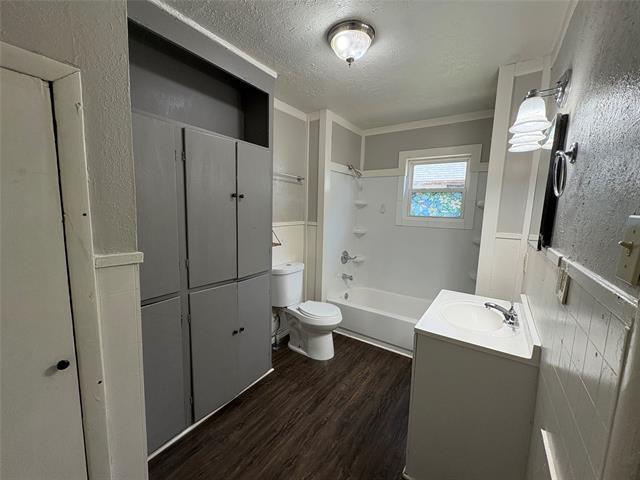 Building Photo - 715 W Day St