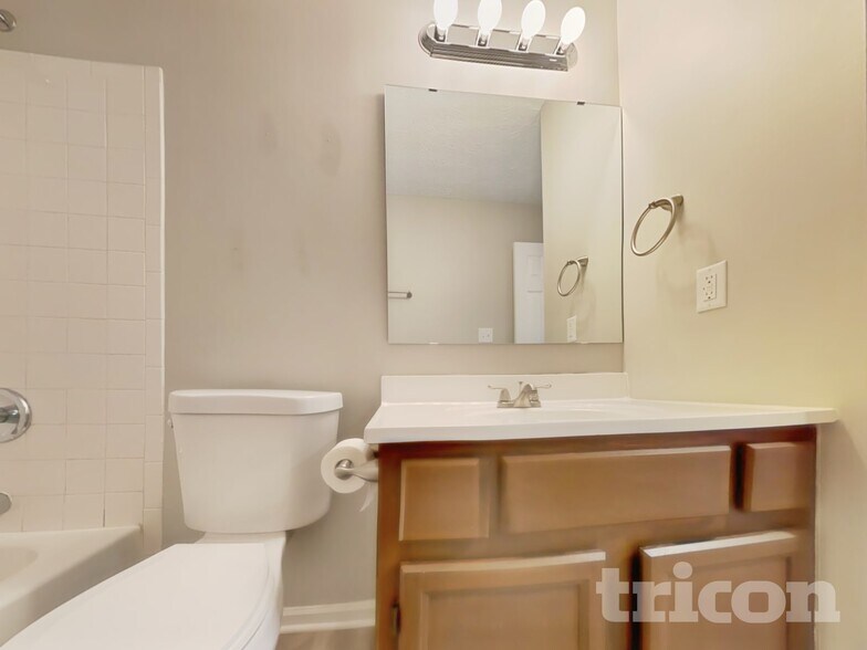 Building Photo - 3020 Sunmeadow Ct