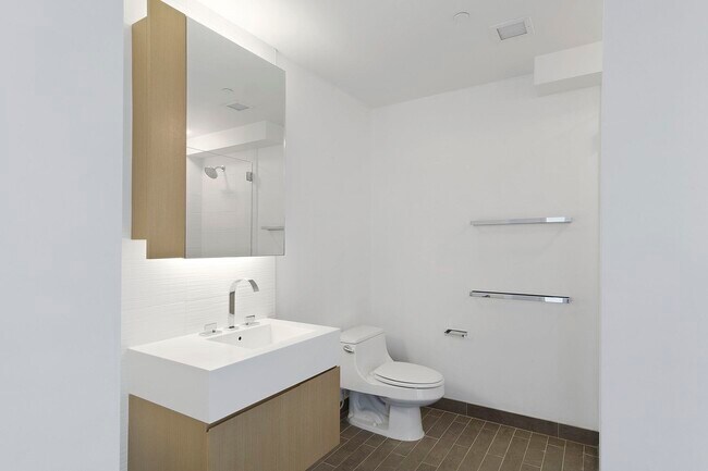 Building Photo - 77 Hudson St