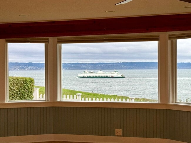 Building Photo - So close to the water you can hear the ferry announcements....oh and the sunrise is spectacular