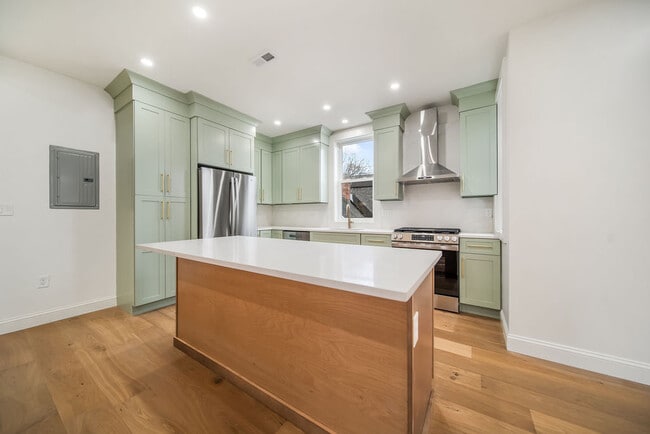 Building Photo - 11 Knollin St