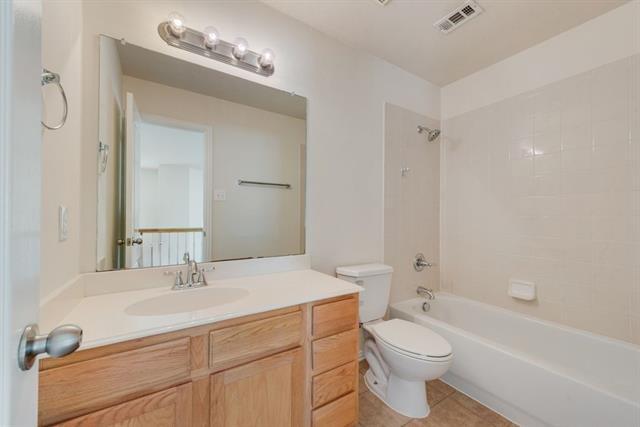 Building Photo - 9913 Lexington Dr