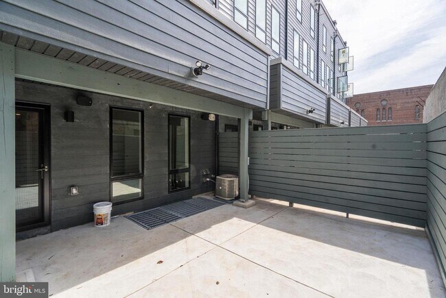 Building Photo - 1436 Clymer St