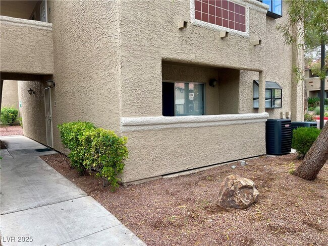 Primary Photo - 7200 W Pirates Cove Rd