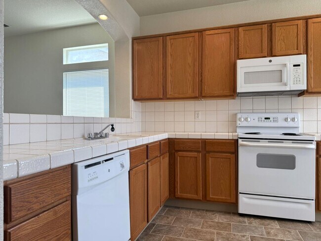 Building Photo - Move in Ready 3/2
