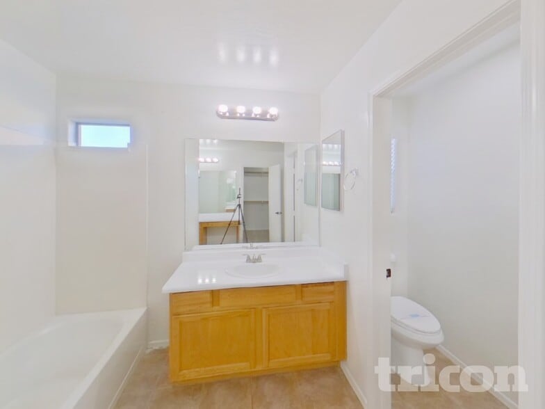 Building Photo - 42309 W Desert Fairways Dr