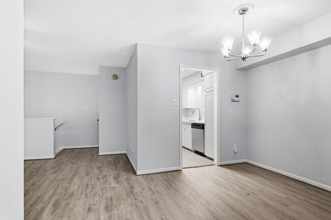 Building Photo - 2744 Briarhurst Dr