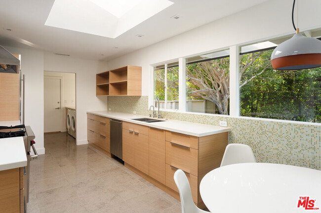 Building Photo - 500 Amalfi Dr