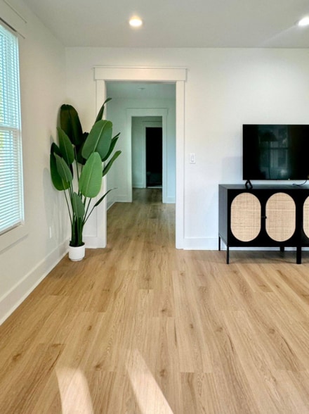 Building Photo - 1313 Live Oak St