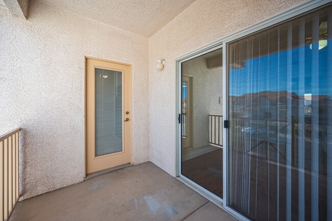 Building Photo - 8555 W Russell Rd