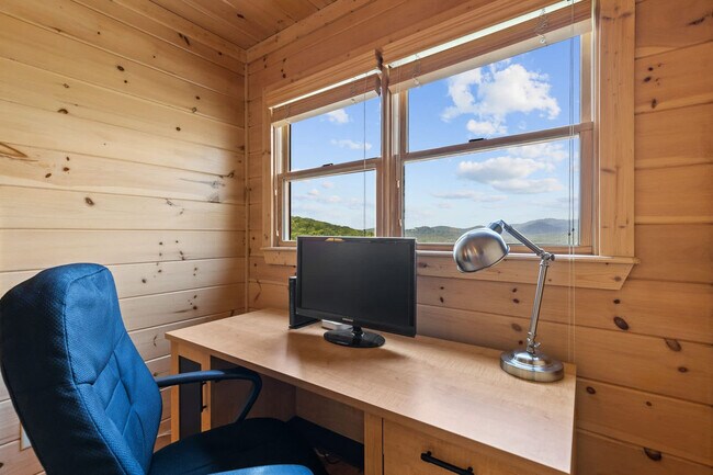 Building Photo - 121 Pontoosuc Dr