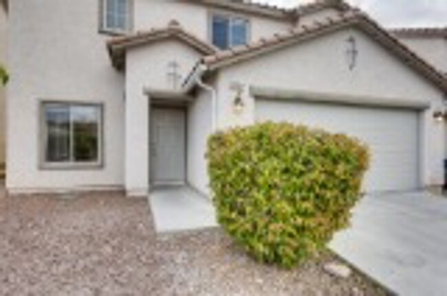 Building Photo - Beautiful 3 bedroom, 2.5 bath 2 story home!