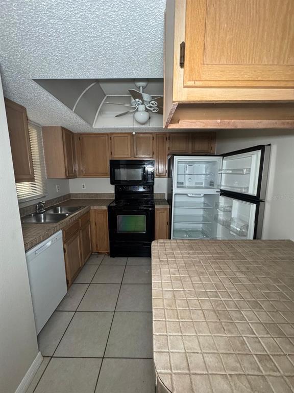 Building Photo - 2416 SE Garden Terrace