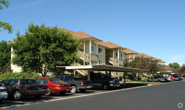 Building Photo - Signature Pointe of Bay Hill Springs