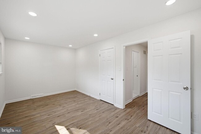 Building Photo - 1006 N York Rd