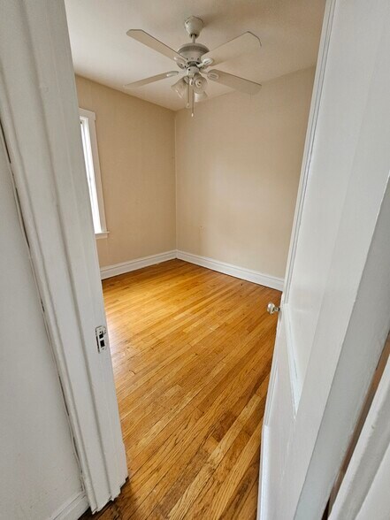 Building Photo - 3054 W Berteau Ave