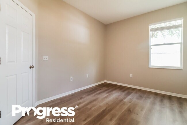 Building Photo - 4525 Roundview Ct