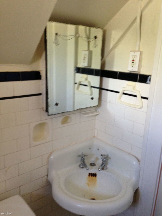 Building Photo - Studio, 1 bath  - 121 Madison Ave SE Apt 11