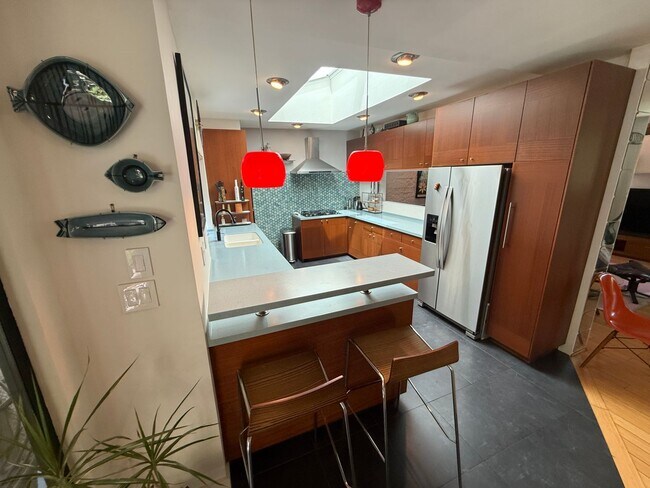 Building Photo - Mid-Century Modern 3-Bedroom Home with Pri...
