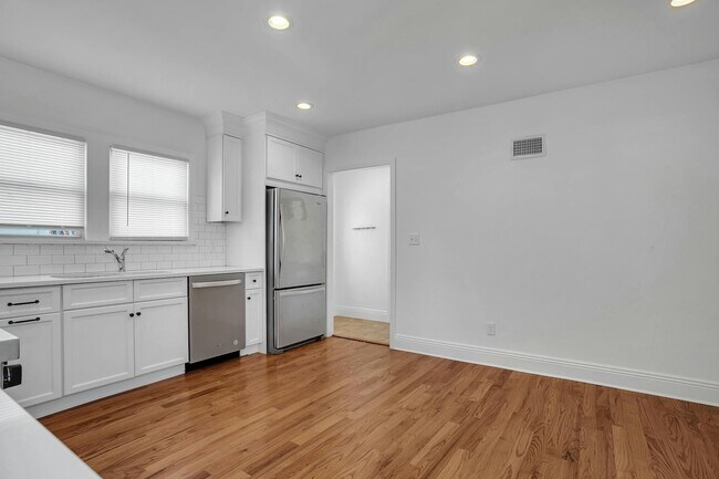 Building Photo - 31 Riggs Pl